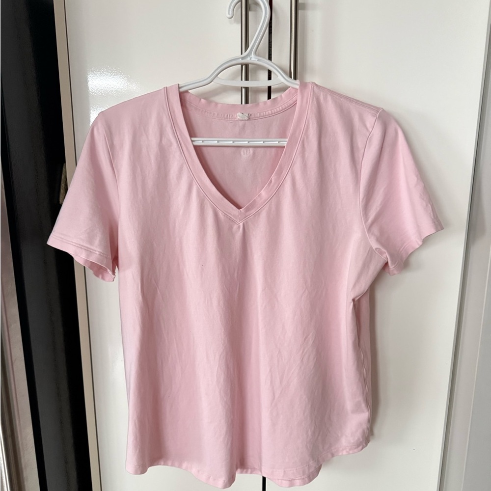 Lululemon Strawberry Milkshake Love V neck tshirt Size 8